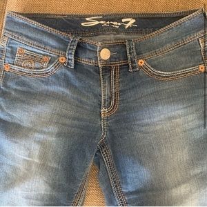 Excellent Preowned Condition Seven7 Capri Jeans Size 10. Very Cute.